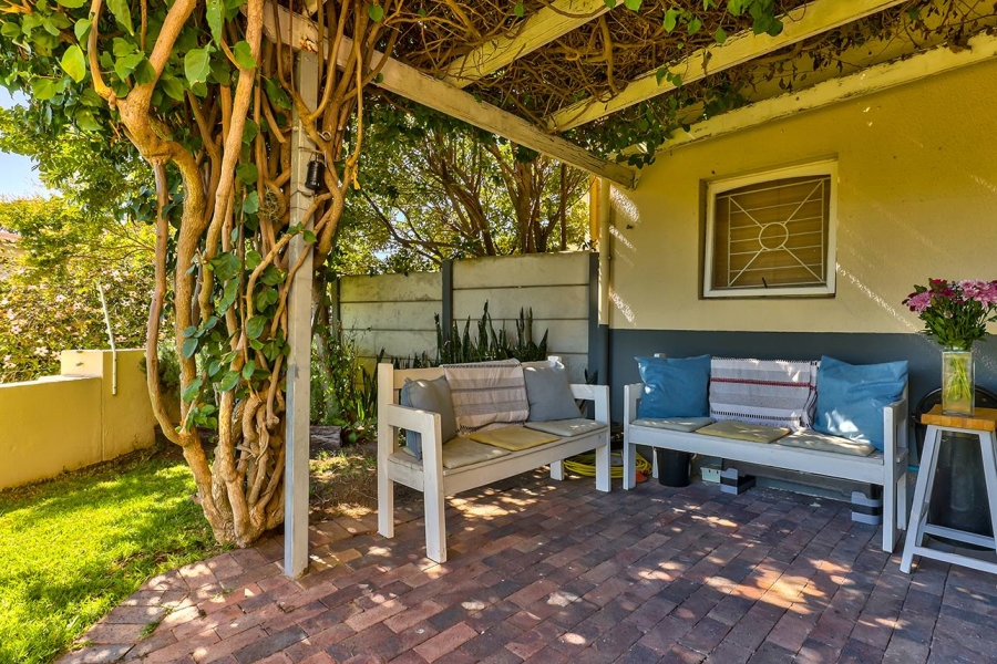 1 Bedroom Property for Sale in Vredehoek Western Cape
